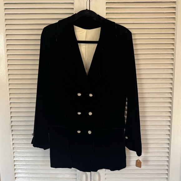 Blazer - Picture 1 of 4